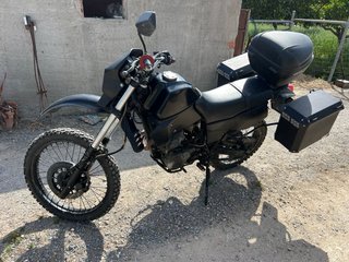 Soporte y maletas laterales de aluminio. Yamaha XT