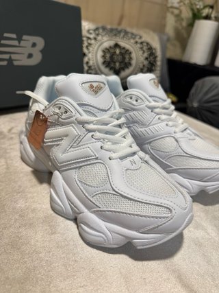 New Balance 9060 Gris/Blanco