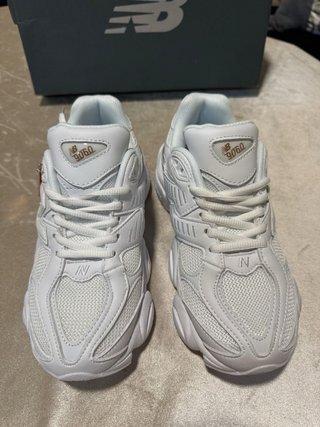 New Balance 9060 Gris/Blanco