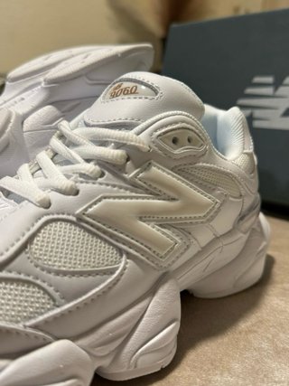 New Balance 9060 Gris/Blanco