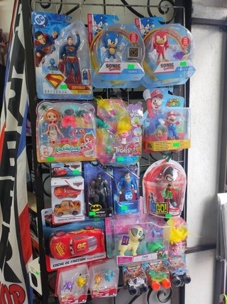 Lote de Juguetes DC, Sonic, Mario y más