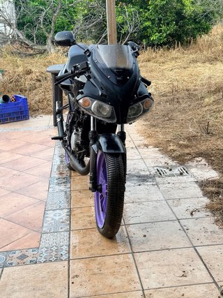 Yamaha TZR Moto Deportiva Negra