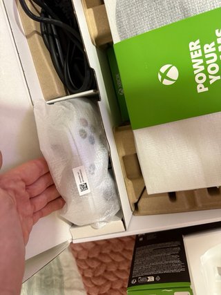 Xbox Series S 512GB Blanca + Mando PulseCipher Red