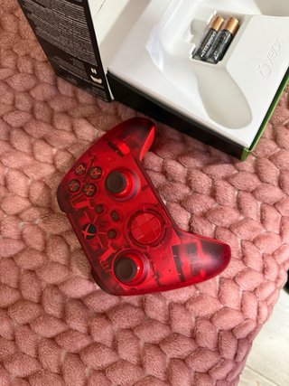 Xbox Series S 512GB Blanca + Mando PulseCipher Red