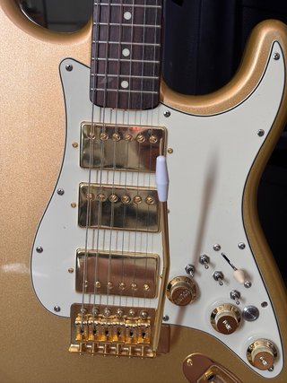 Guitarra Partscaster Dorada Triple Humbuckeru