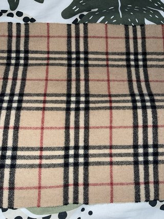 Bufanda Burberry Beige y Roja