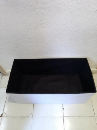 Puf de tela blanco