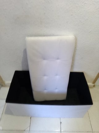 Puf de tela blanco