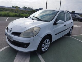 Renault Clio 2007 con bola de remolque