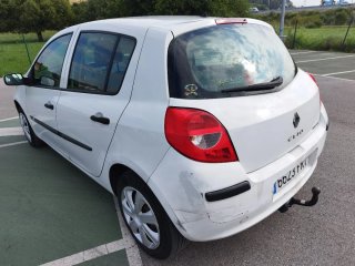 Renault Clio 2007 con bola de remolque