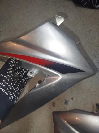 Laterales Suzuki GSXR 1000 K7 Plata/Rojo