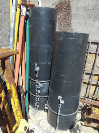 Andamios metálicos amarillos