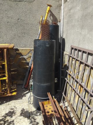 Andamios metálicos amarillos