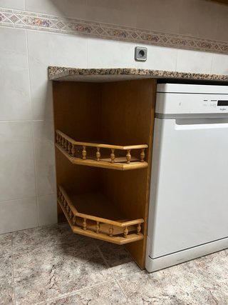 Cocina L de madera y mármol