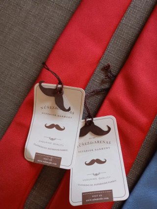 Corbatas de hombre (rojo, azul, gris)