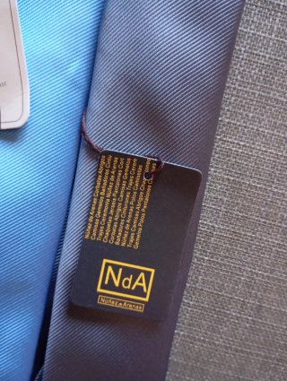 Corbatas de hombre (rojo, azul, gris)