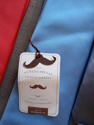 Corbatas de hombre (rojo, azul, gris)