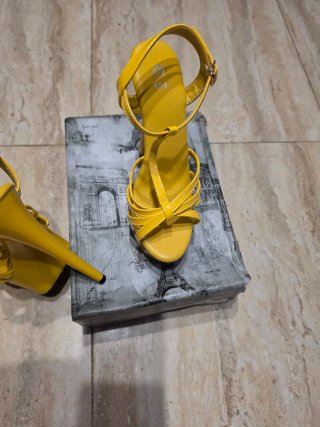 Sandali con Plateau Gialli T.36