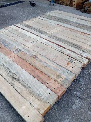 Vigas, listones, postes,palos, puntales de madera