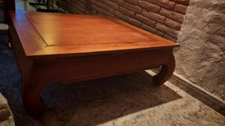Mesa de centro de madera oriental