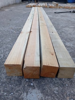 Vigas, listónes, palos, postes, puntales de madera