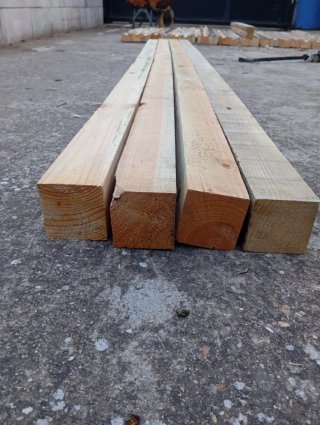 Vigas, listónes, palos, postes, puntales de madera