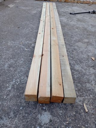 Vigas, listónes, palos, postes, puntales de madera