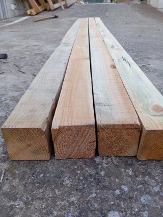 Vigas, listónes, palos, postes, puntales de madera