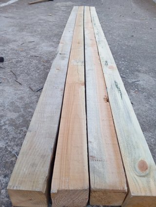 Vigas, listónes, palos, postes, puntales de madera