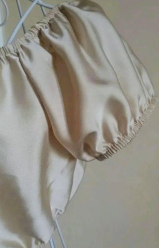 Top corto beige effetto seta