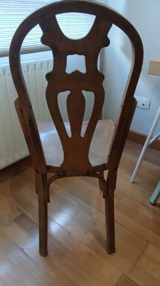 Silla de madera para restaurar