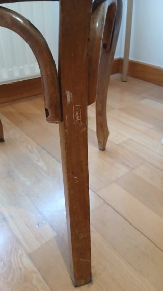 Silla de madera para restaurar