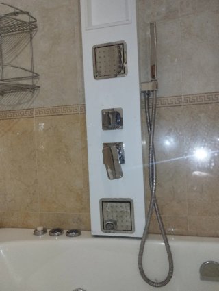 Vasca idromassaggio bianca
