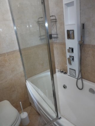 Vasca idromassaggio bianca