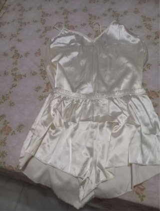 Pijama de seda blanco