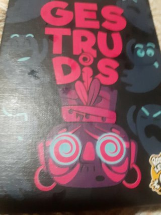 Juego de mesa Gestrudis en perfecto estado.