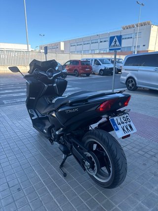 Yamaha T-MAX 530 DX Negra