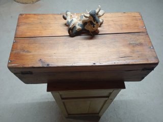 Cajón antiguo de madera para decoración