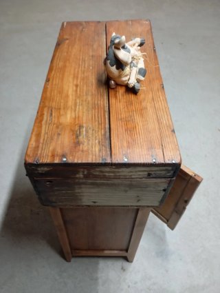 Cajón antiguo de madera para decoración