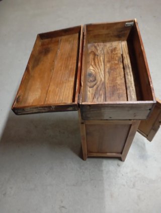 Cajón antiguo de madera para decoración