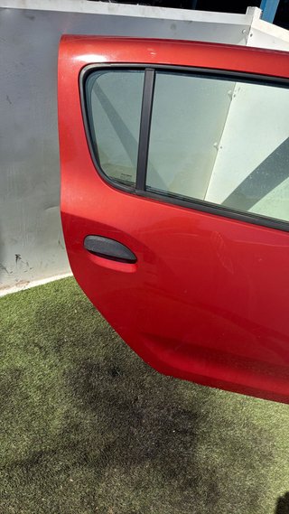 Puerta Trasera Derecha Sandero Roja