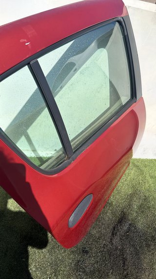 Puerta Trasera Derecha Sandero Roja