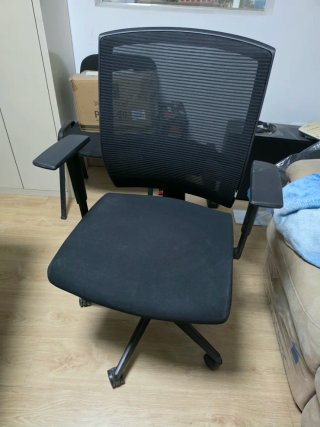 Silla de oficina ergonómica negra