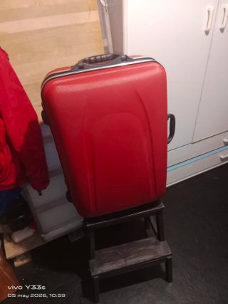 Maleta rígida roja con ruedasruedasNO ENVIOS