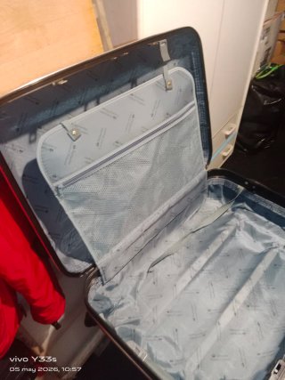 Maleta rígida roja con ruedasruedasNO ENVIOS