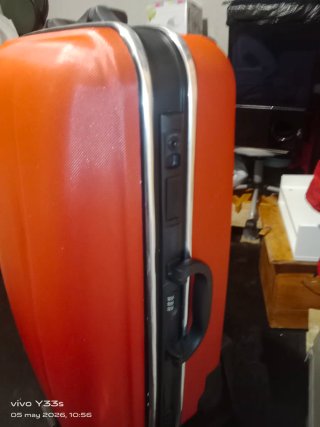Maleta rígida roja con ruedasruedasNO ENVIOS