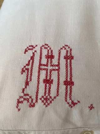 Funda de almohada antigua de lino con bordados