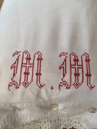 Funda de almohada antigua de lino con bordados