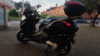 Peugeot 12513 v 4  Maxi Scooter Negra Automática