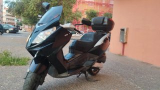 Peugeot 12513 v 4  Maxi Scooter Negra Automática